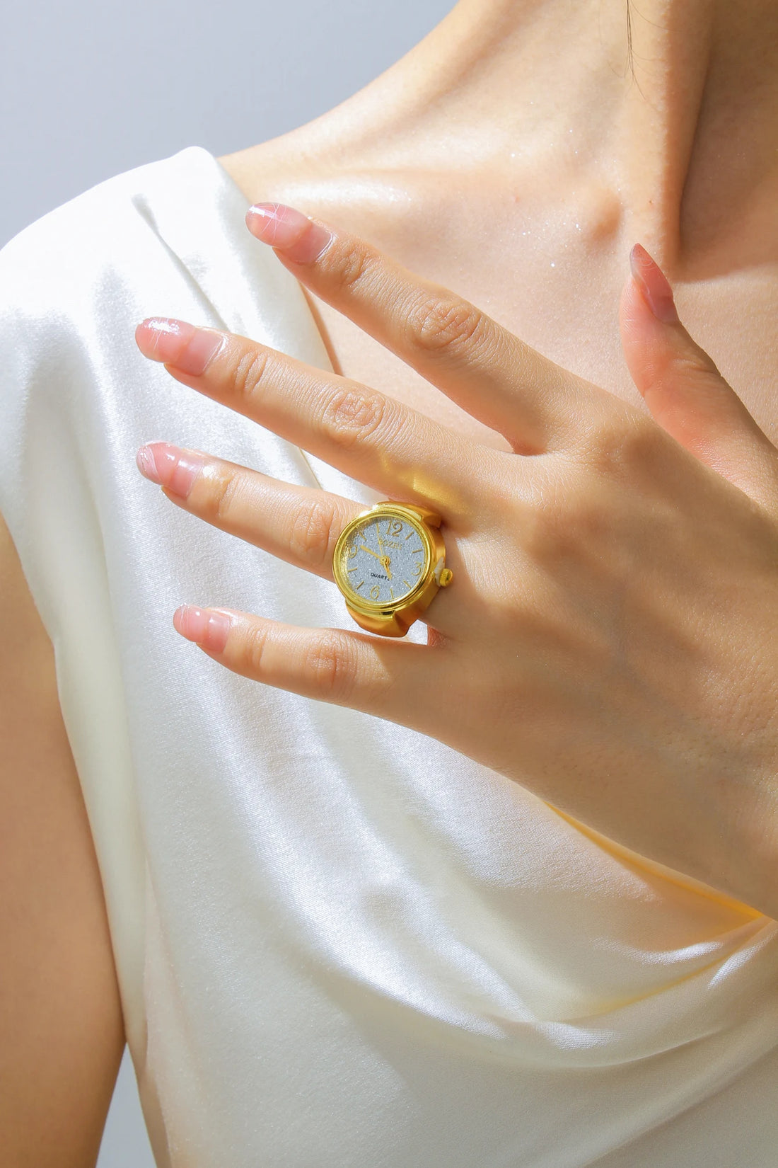 Mini Vintage Finger Ring Watch Round Creative Quartz Watches Fashion Couple Watches Accessories